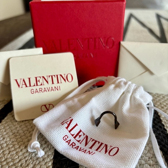 VALENTINO Unique Gunmetal Elegant Jewelry Piece - Picture 12 of 16